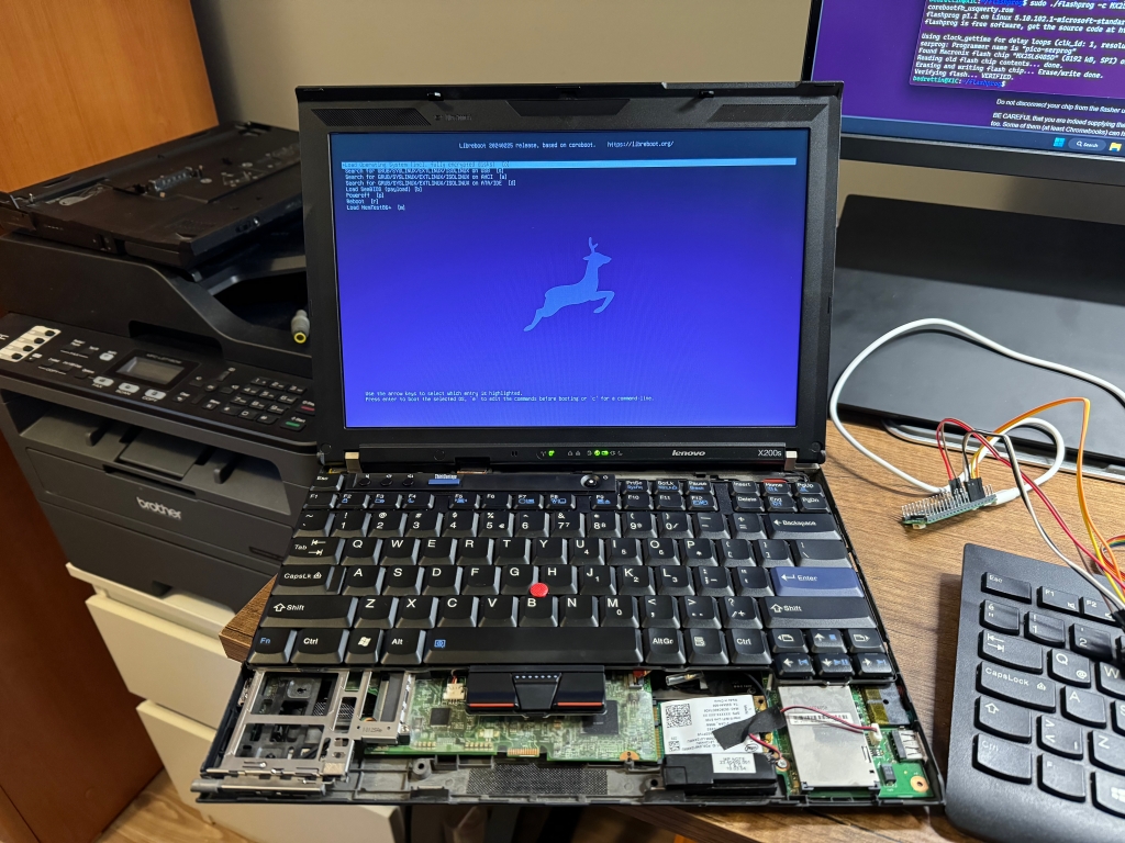 Libreboot, X200s üzerinde başarıyla çalışıyor.